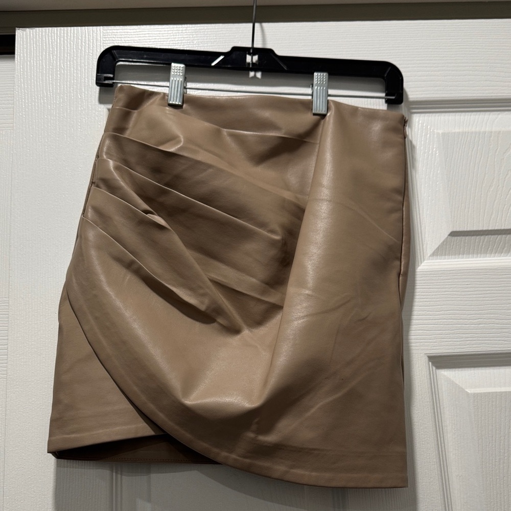 Elegant Tan Leather Skirt